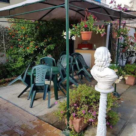 Villino Angela A Sant'anna Apartment